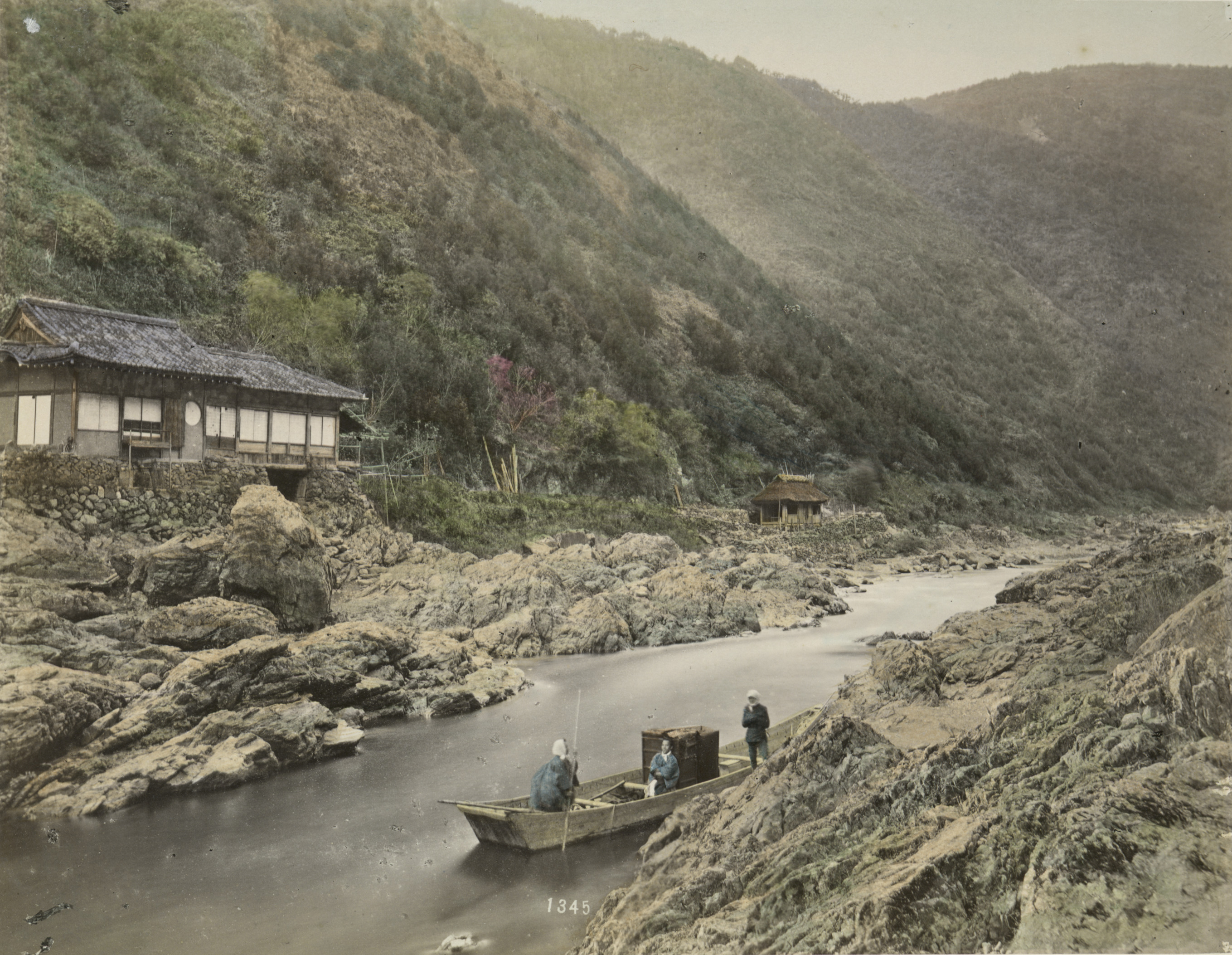 日下部金兵衛,《京都湍流之景》,1880-1899年。蛋白相紙手工上色。(紐約公共圖書館藏) The Miriam and Ira D