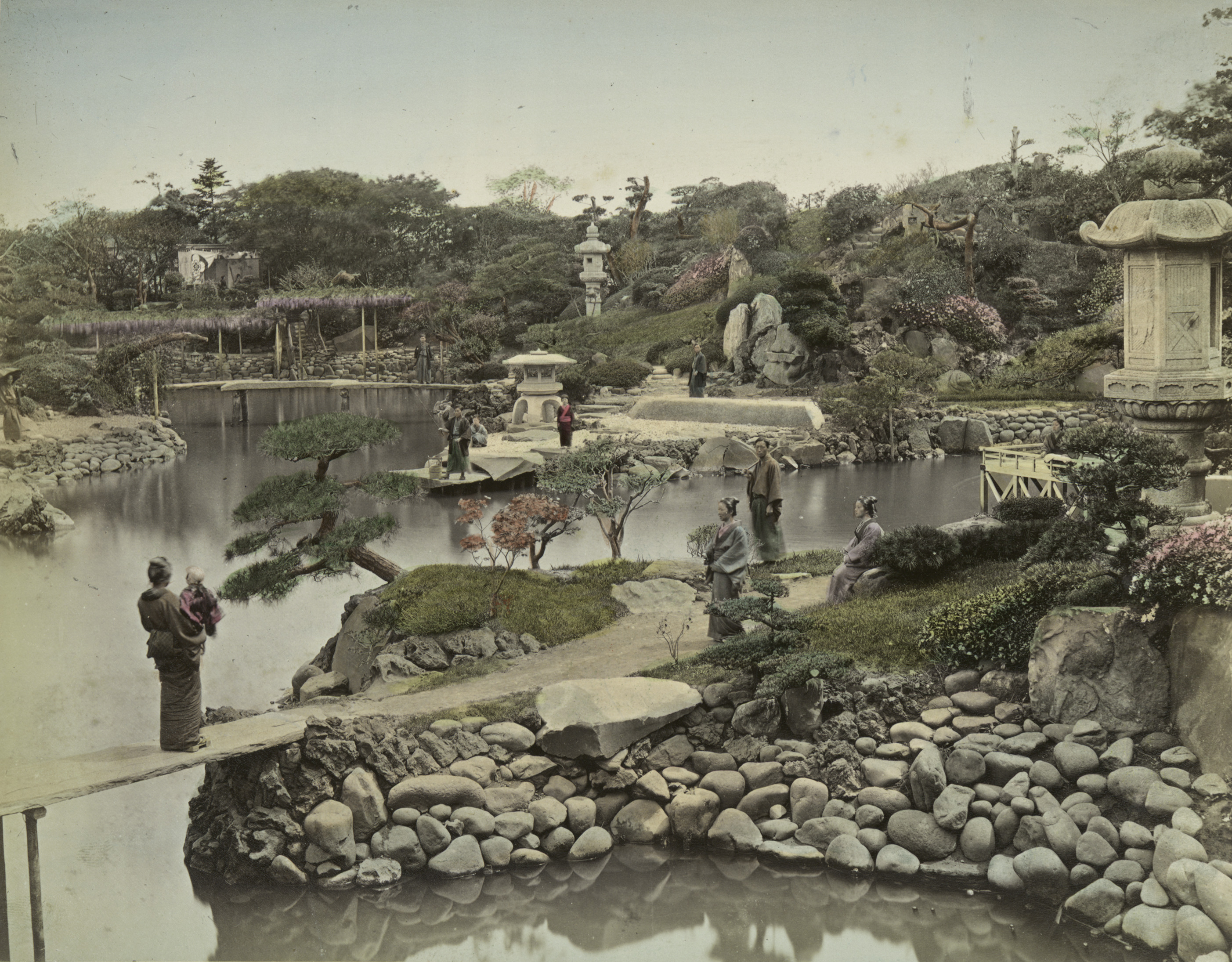日下部金兵衛,《東京向島堀田庭園》,1880-1899年。蛋白相紙手工上色。(紐約公共圖書館藏) The Miriam and Ira D
