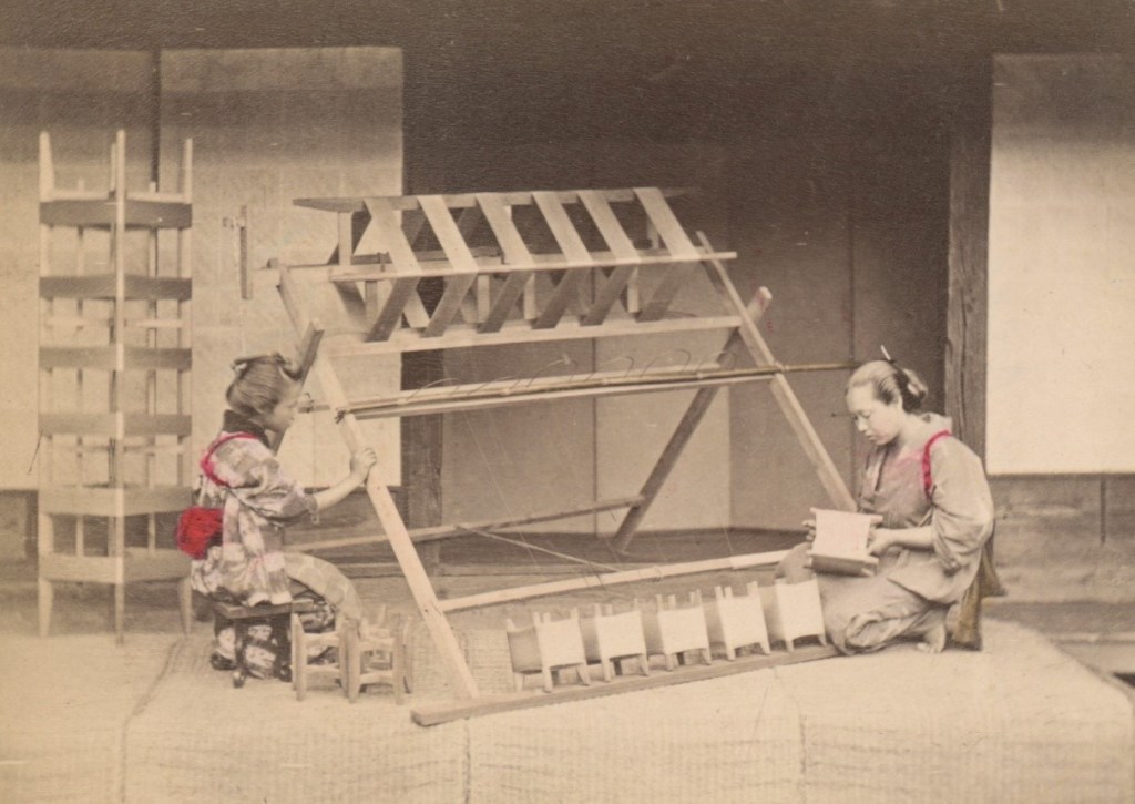 剝繭抽絲： 日本手工上色蛋白照片的桑織圖