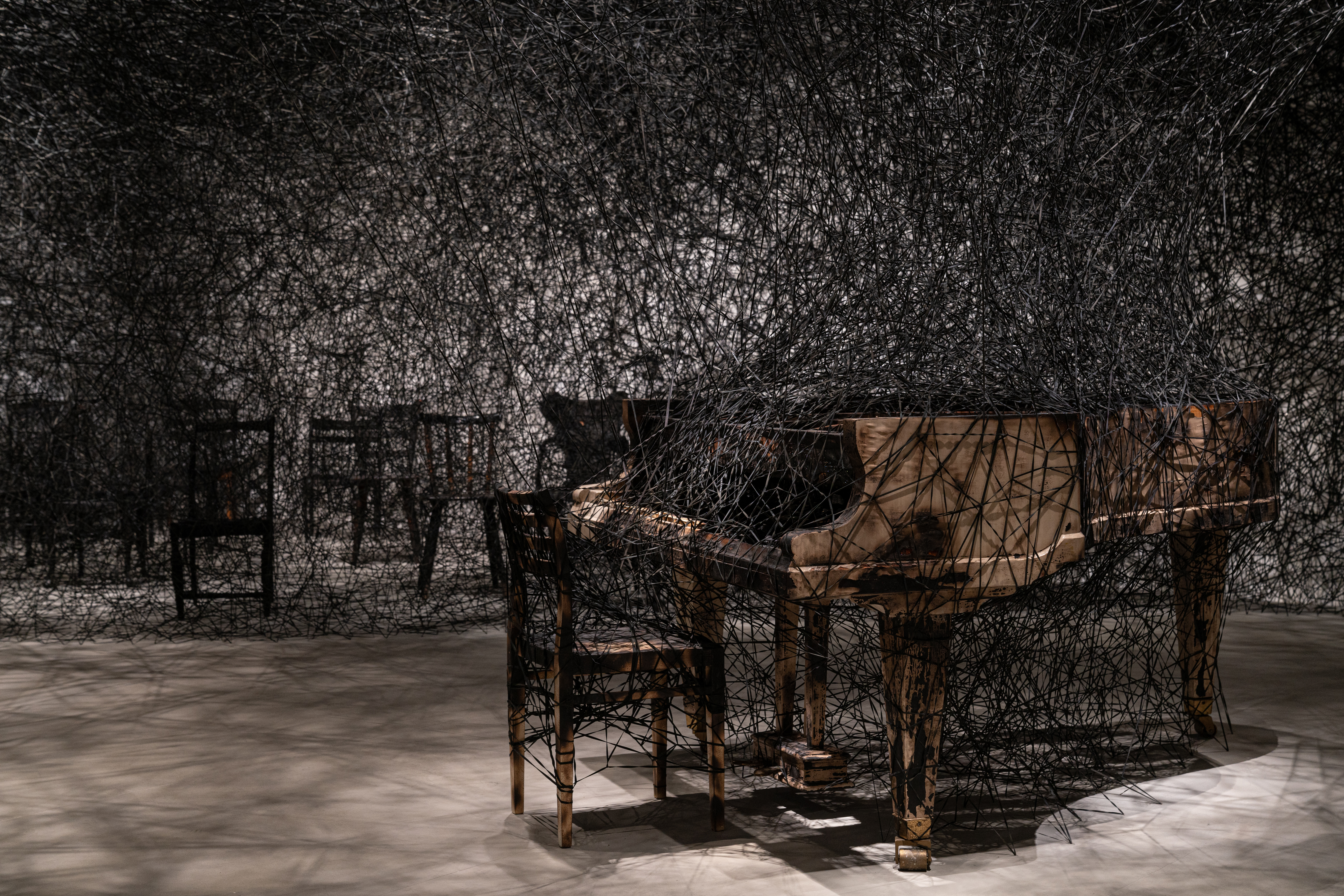 親密的前衛：塩田千春的情感空間（上）