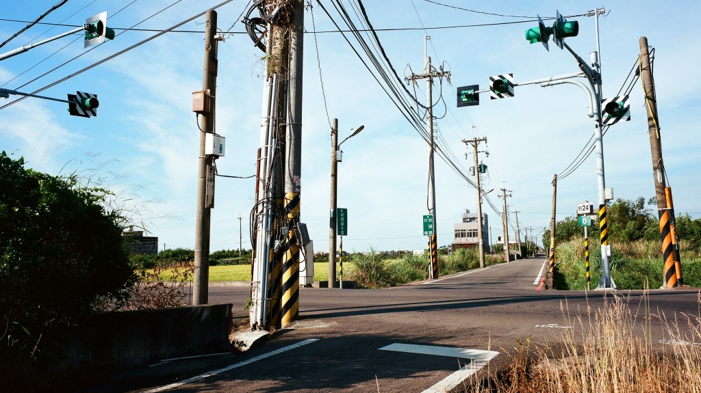改變中的地景：探訪攝影師余白鏡頭下的桃園沿海地區