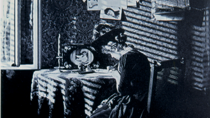 反身自照：攝影的機制本性或/與文化位階的揭露