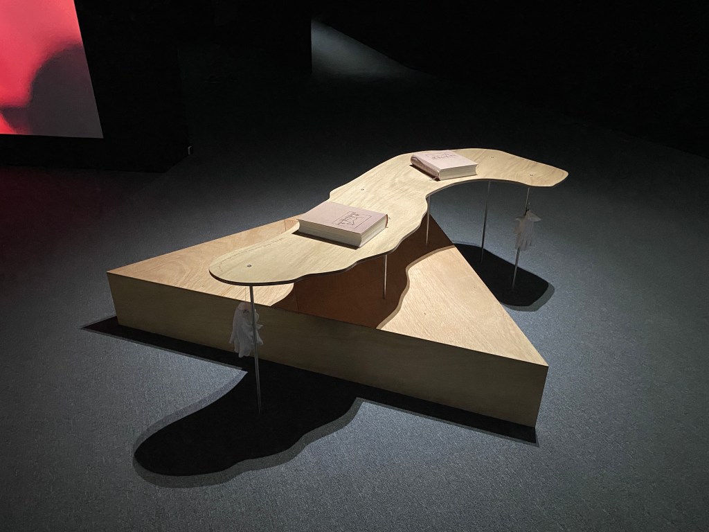 美術館中的魅影—淺談台灣當代藝術展覽中的「鬼神」簡史