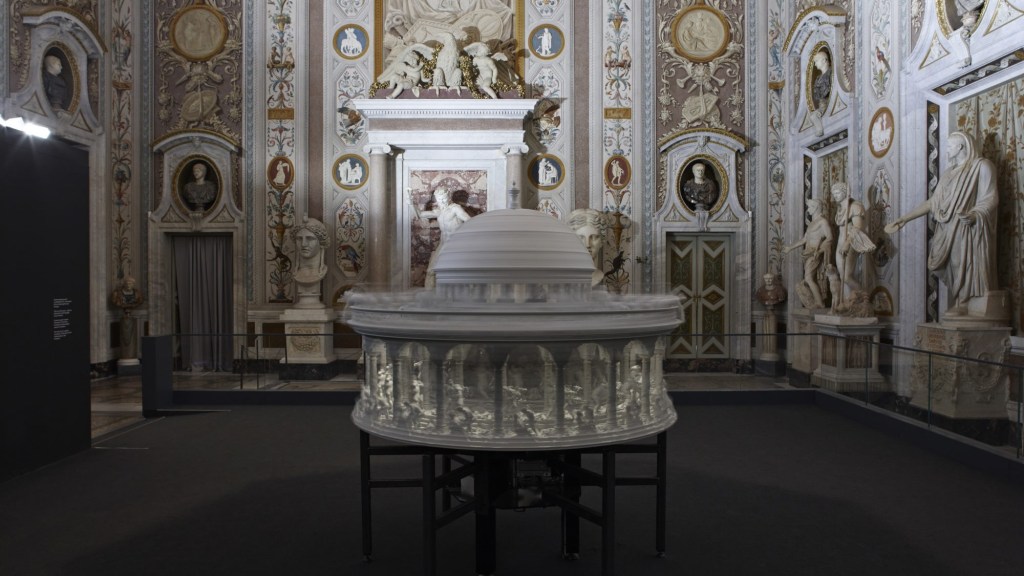 動態的身體與暴力:談英國當代藝術家麥特・柯利蕭(Mat Collishaw)的創作《萬物殞落》(All Things Fall)